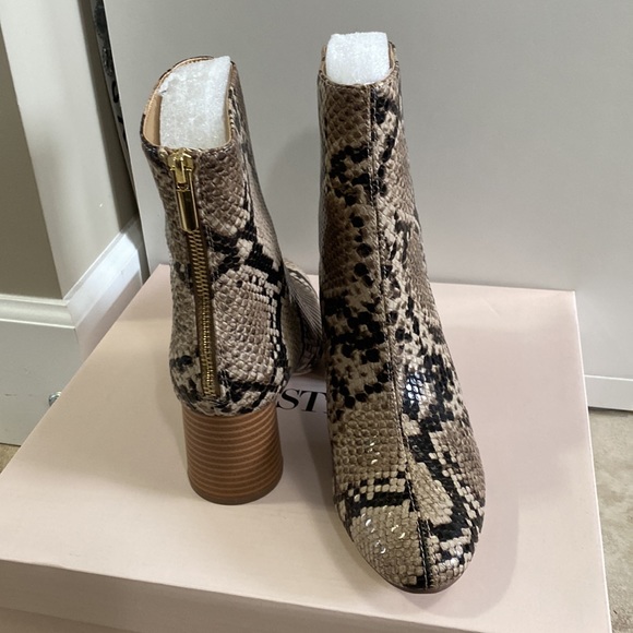 Justfab McKayla Cylinder Heeled Booties - Picture 6 of 8